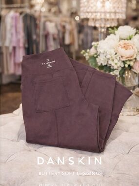 Danskin NWT Buttery Soft Leggings Plum High Rise Pocket Athleisure S